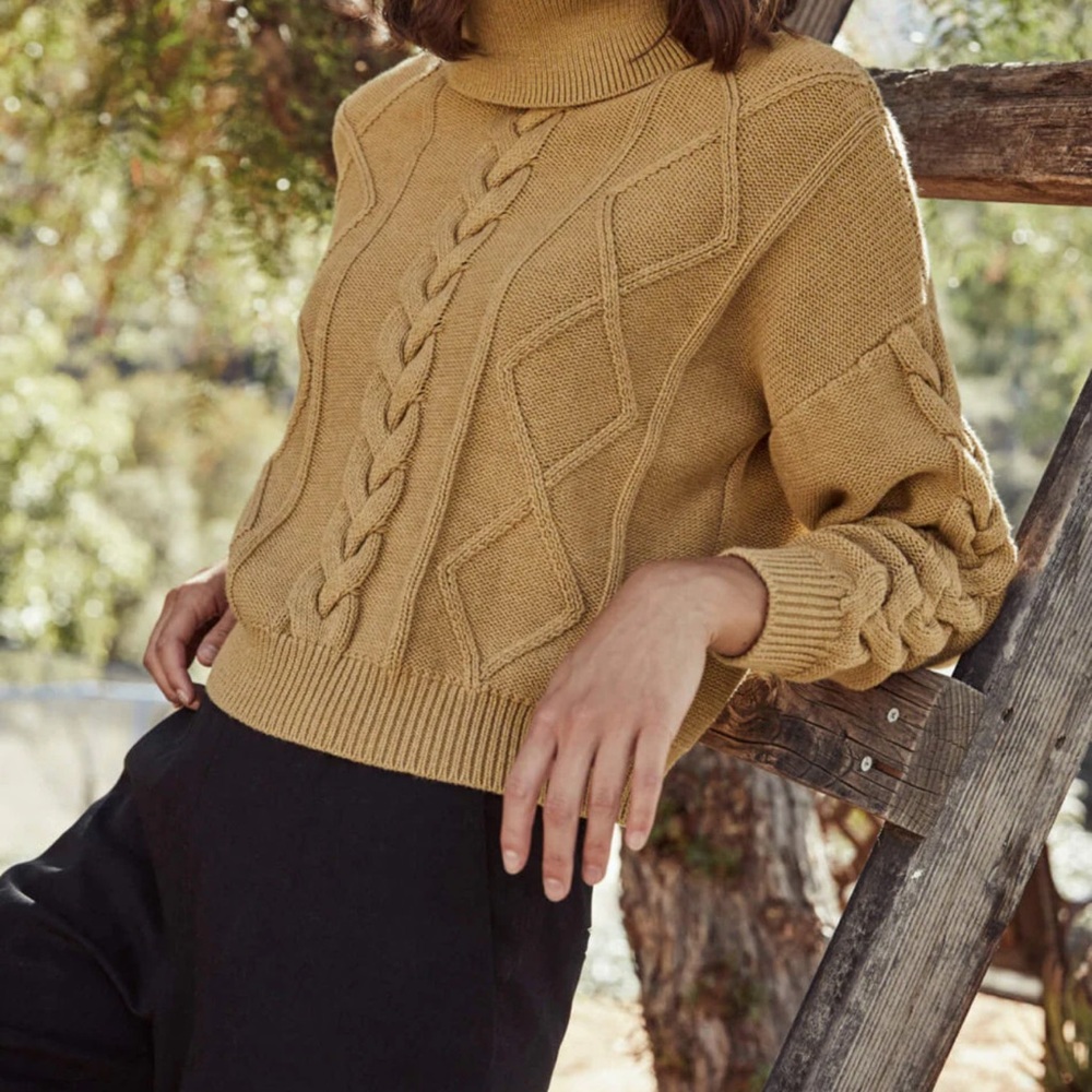 VETTA Cozy Cable Knit Turtleneck Sweater - Tan